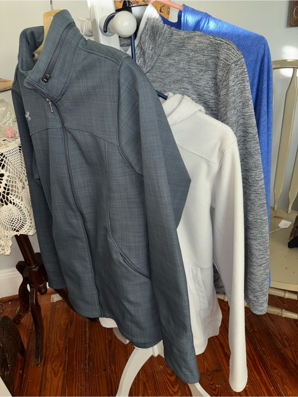 Under Armour  4 pc Men's  M Gray Performance Zip Jacket